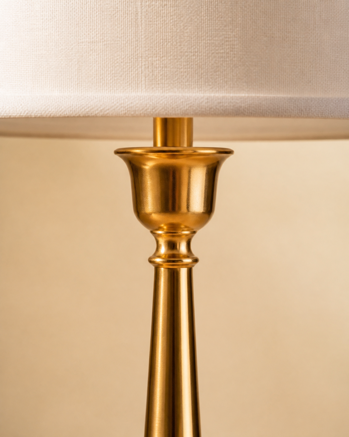 ImperiumLux | Lampe de Table Dorée — détail