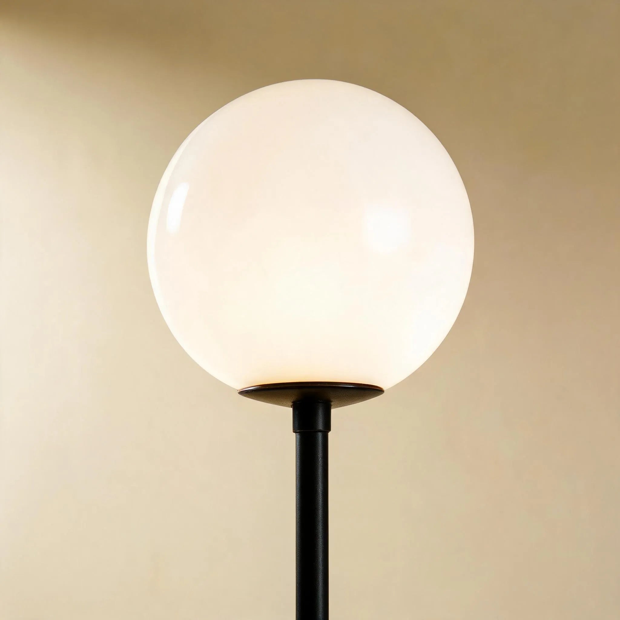 BauhausBuda | Lampadaire et Lampe de Bureau Rétro — détail