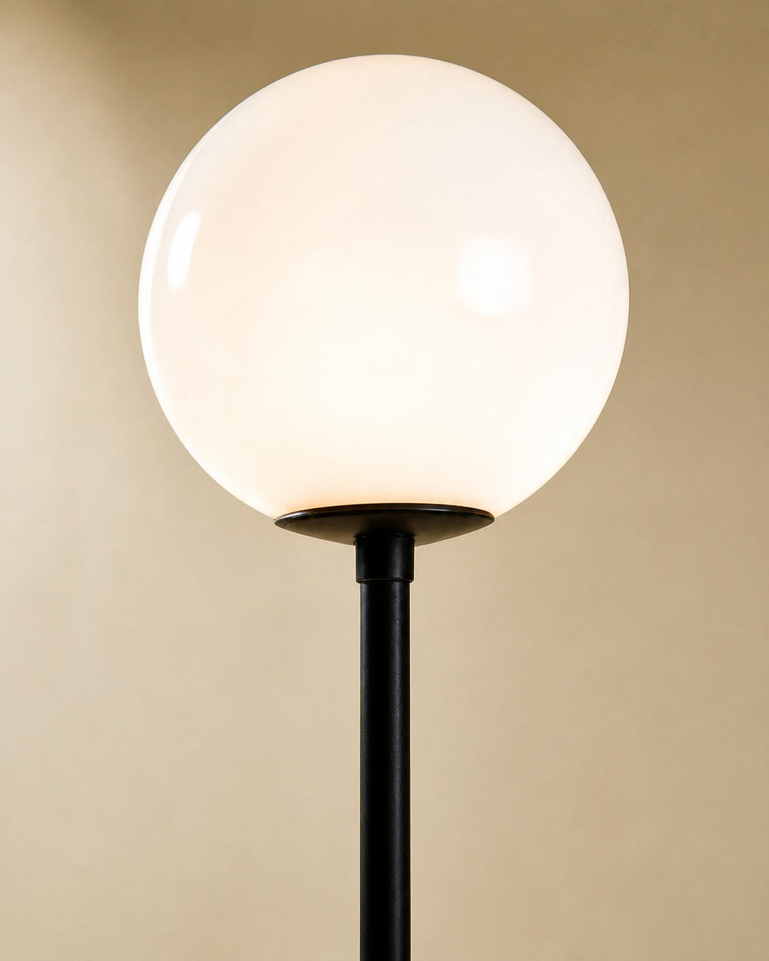 BauhausBuda | Lampadaire et Lampe de Bureau Rétro — détail
