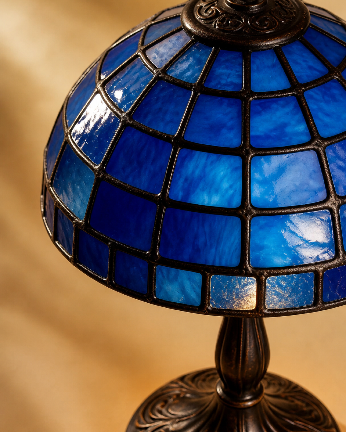 Élod | Lampe de Table Style Vitrail — détail